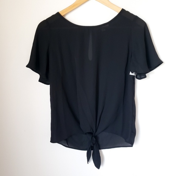 Socialite Tops - Socialite | Tie Front Key Hole Top